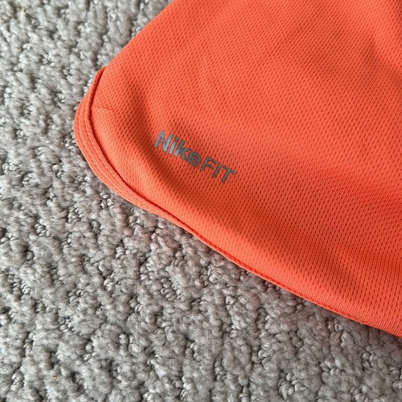 Small Nike running tank - Picture 2 of 3